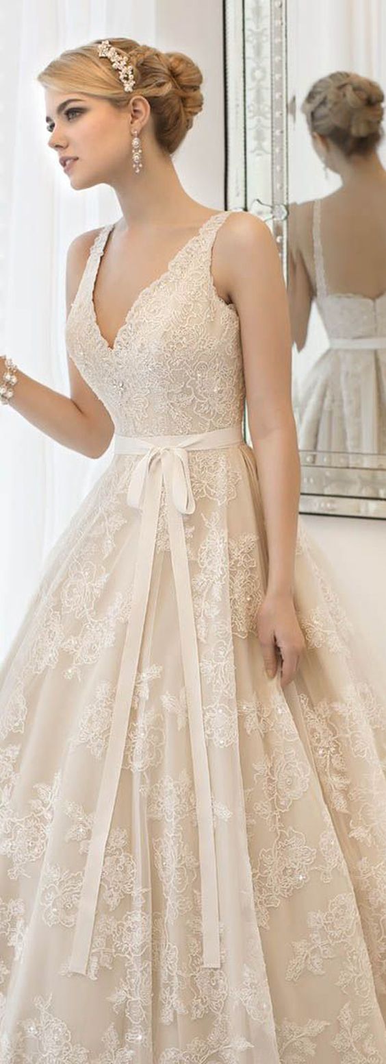 Great Vintage Inspired Wedding Dresses Lace of the decade Learn more here 